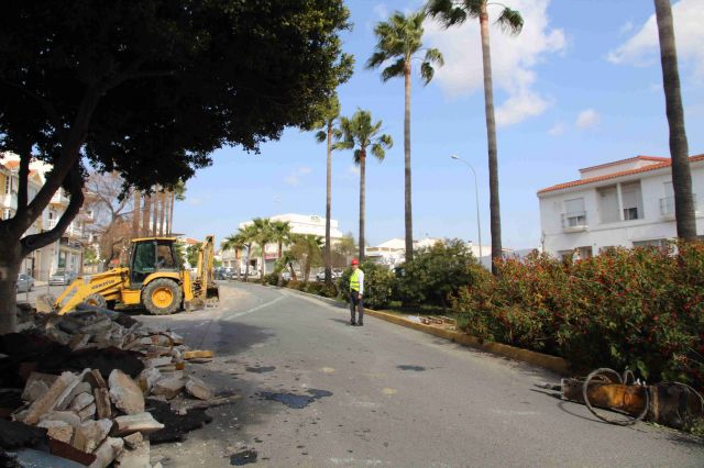 foto de En marcha las obras de la rotonda en la carretera A-7057 junto al Puente de Hierro