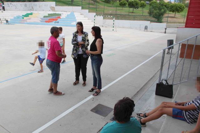 foto de La delegada de Políticas Sociales visita la Escuela de Verano de Cártama