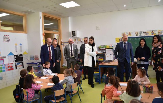 foto de El consejero inaugura las nuevas instalaciones del colegio público Flor de Azahar