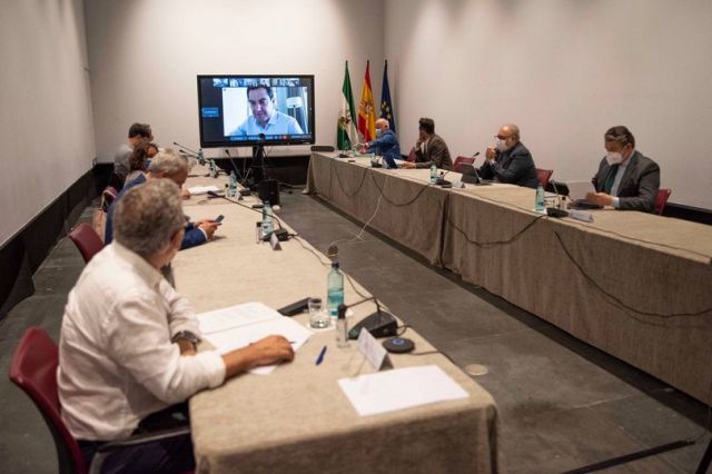 foto de Andalucía frena la desescalada y mantiene dos semanas más las medidas vigentes