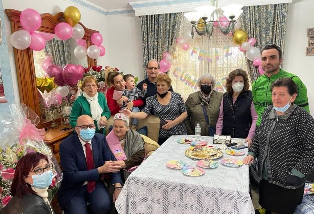 foto de Cártama rinde homenaje a su vecina más longeva, de 101 años