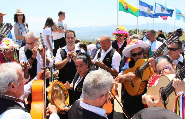 foto de Los Verdiales volvieron a la Ermita de las Tres Cruces