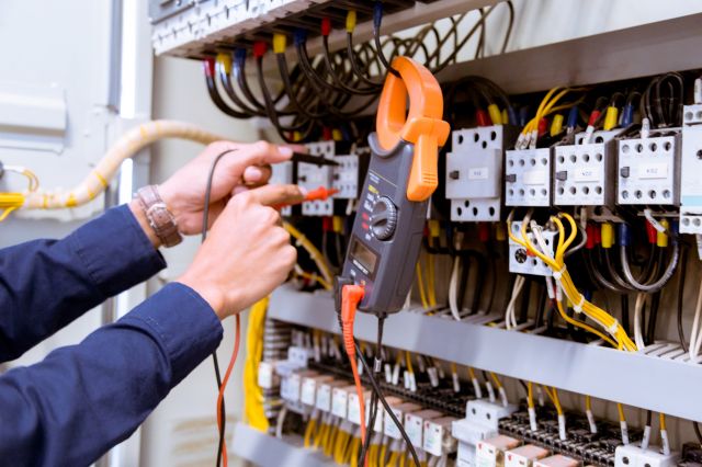 foto de Curso de Formación Profesional para el Empleo de montaje y Mantenimiento de Instalaciones Eléctricas