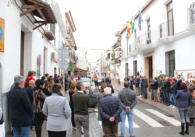 foto de Minuto de silencio por el asesinato de dos Guardias Civiles en Barbate