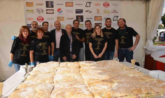 foto de 900 personas disfrutaron del Campero Solidario más grande del mundo