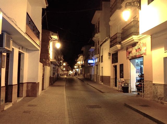 foto de El primer tramo de la "Calle de enmedio" continuará cortado durante los fines de semana