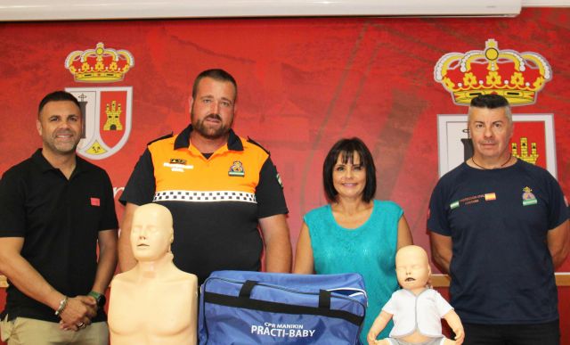 foto de Protección Civil incorpora a su equipamiento dos maniquís de simulación de RCP