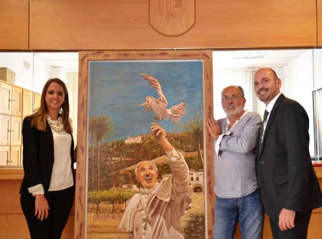 foto de Antonio Márquez dona una de sus obras al Ayuntamiento de Cártama