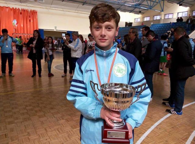 foto de Miguel Aranda campeón de España de fútbol sala con la selección andaluza