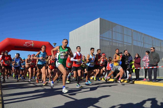 foto de Más de 600 participantes en la XII Carrera de Navidad de Cártama