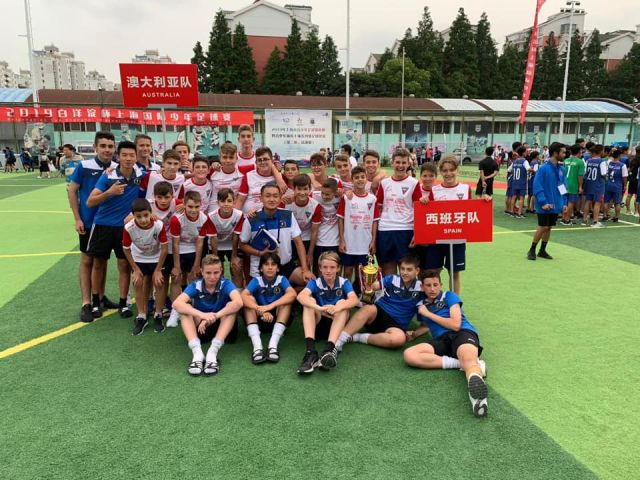 foto de Los Infantiles del C.D. Cártama regresan de Shanghai con el "Trofeo al Juego LImpio"