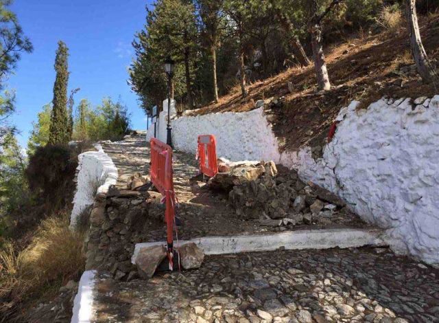 foto de Desprendimiento de rocas en el camino de la Ermita