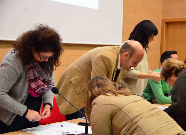 foto de Firmados los primeros contratos del Programa Extraordinario de Ayuda a la Contratación del Decreto Ley 8/2014