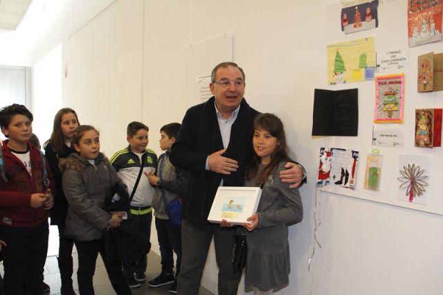 foto de Julia Barnas del Cano-Cartamóm ganadora VI certamen escolar de tarjetas de Navidad en Papel Reciclado 