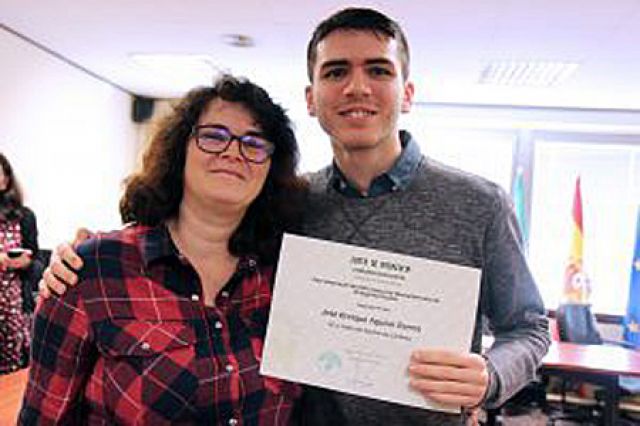 foto de José Enrique Aguilar Ramos, alumno del IES Valle del Azahar de Cártama ha obtenido el segundo premio del XVII Concurso Iberoamericano de Ortografía