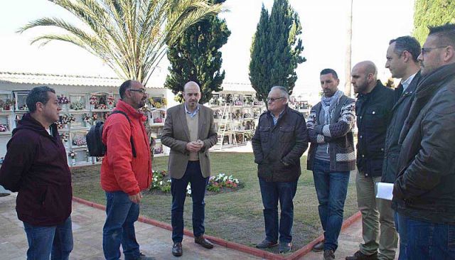 foto de El coordinador de exhumaciones de la Dirección General de Memoria Democrática visita los trabajos realizados en dos fosas comunes en Cártama