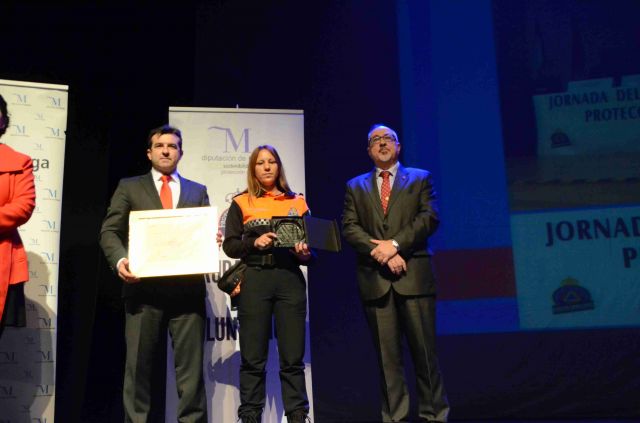 foto de Protección Civl Cártama recibe distinción de Diputación por su apoyo en la extinción del incendio de las Tres Cruces