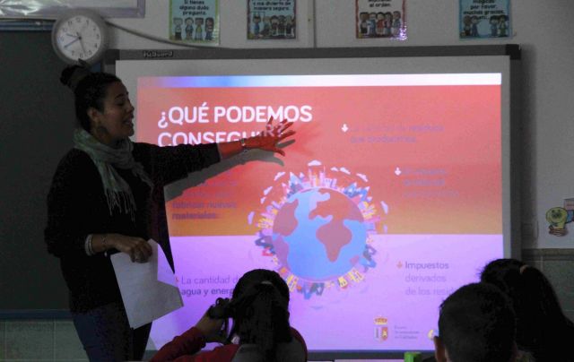 foto de Campaña del CRSU en los centros educativos para concienciar sobre la recogida selectiva de residuos