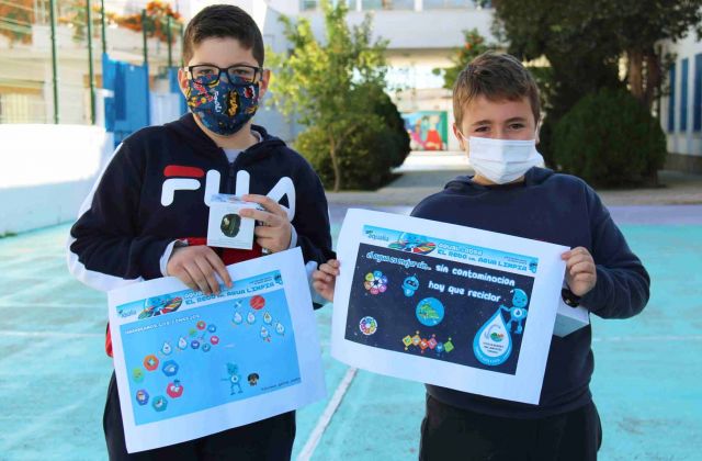 foto de Francisco Gómez Martín y Cristian Postigo Gálvez finalistas del XVIII Concurso Digital de Dibujo Infantil de Aqualia