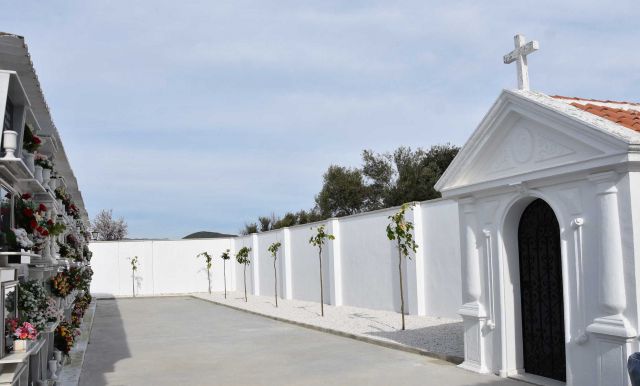 foto de Continúan los trabajos de mejora en el Cementerio Municipal